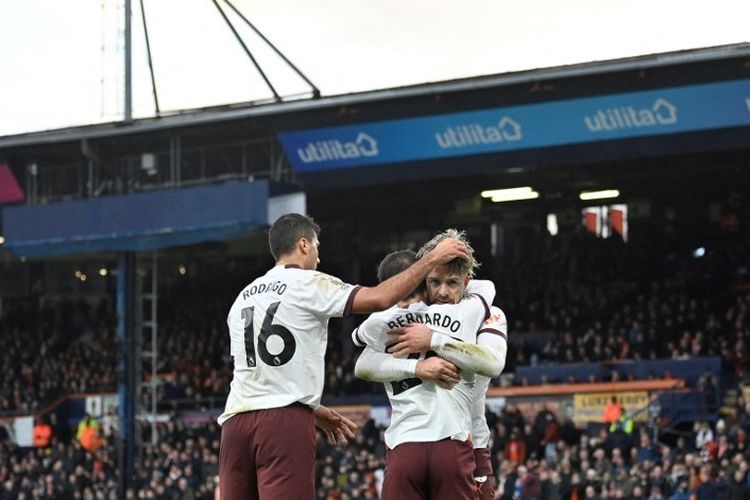 Manchester City Taklukan Luton 2-1