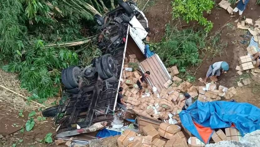 Truk Bermuatan 400.000 Surat Suara Pemilu Terjun ke Jurang