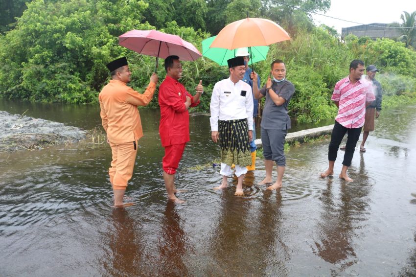 Dampak Banjir Rokanhilir Ruas Jalan Rusak Ada Madrasah Amblas Lantainya