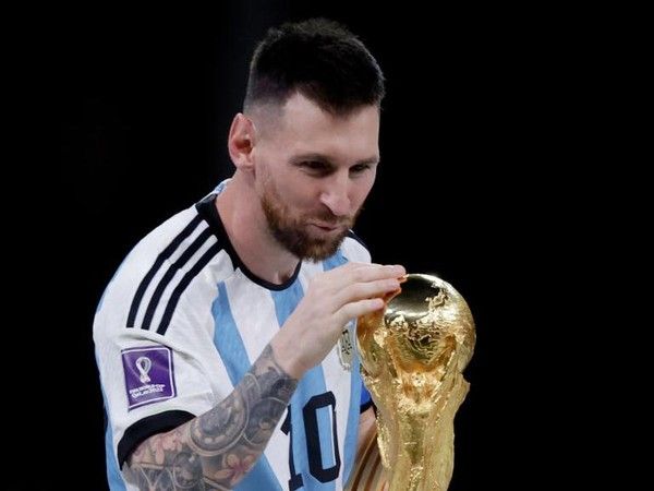 Kalahkan Haaland dan Mbappe, Lionel Messi Dinobatkan sebagai Pemain Pria Terbaik FIFA