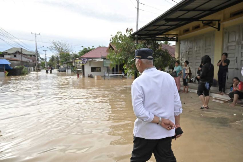 Korban Banjir di Padang Butuh Bantuan Makanan