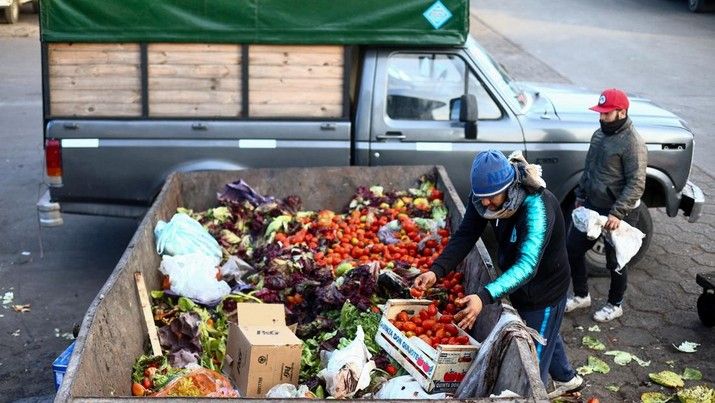 Krisis Ekonomi Argentina Makin Parah, Sulit Membeli Warga Makan Sampah