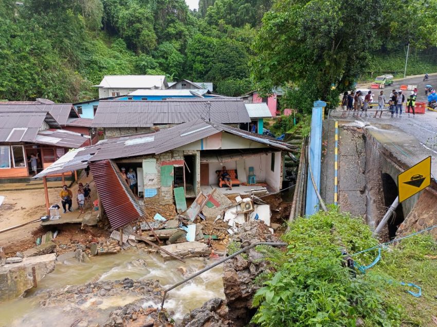 Banjir dan Longsor di Pesisir Selatan, Sumbar: 16 Meninggal 7 Warga Hilang