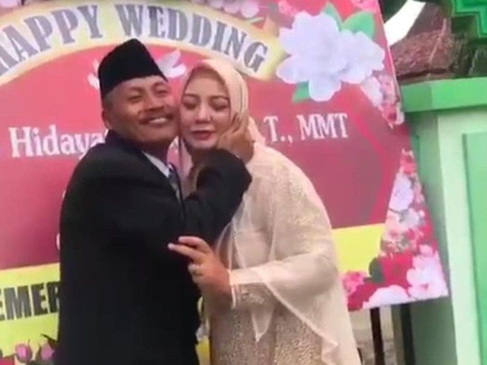 Menikah dengan Mas Kawin Seluruh Hartanya, Ternyata pak Kades Memiliki Hutang