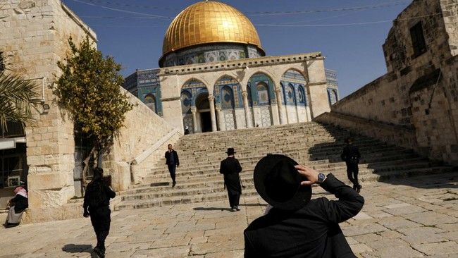 Pasukan Israel Pukuli Warga Palestina saat akan Tarawih di Masjid Al Aqsa