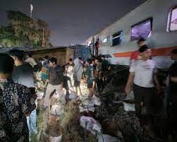 Truk Mogok Tertabrak Kereta Api di Medan Masinis Luka-luka Sopir Melarikan Diri