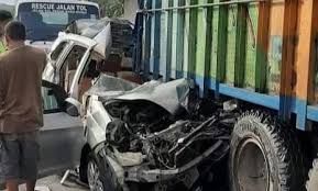 Mobil CRV BM 174 FFA Tabrak Truk Tronton di Tol Pekanbaru-Dumai 3 Orang Tewas