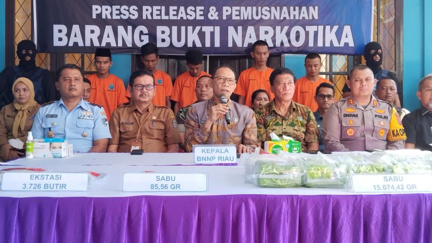 BNNP Riau dan Forkopimda Dumai Musnahkan Sabu Seberat 15 Kg dan 3.726 Butir Pil Ekstasi