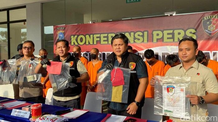 Polisi Ungkap Jual Beli Senpi di Riau 2 Pucuk Senjata Diamankan