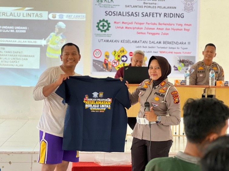 Satlantas Polres Pelalawan Edukasi Tertib Lalin ke PT ADEI Plantation