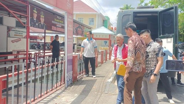 Anggota DPRD dan Mantan Bupati 2 Periode Sukarmis Ditahan Kejaksaan Negeri