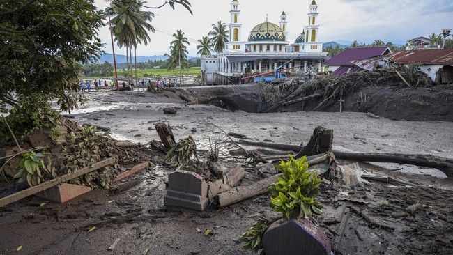 4 Anjing Pelacak Dikerahkan Cari Korban Banjir Sumbar