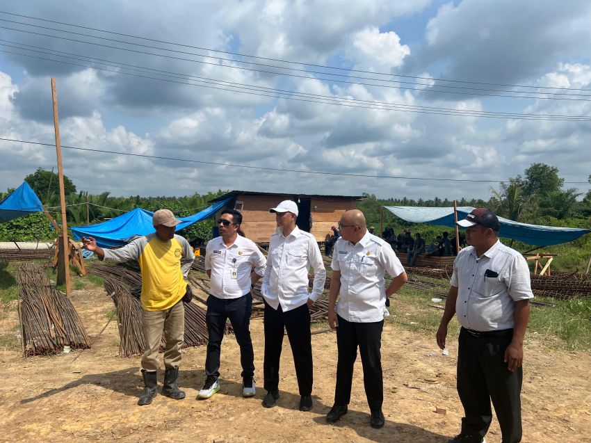 Wali Kota Tinjau Pekerjaan  Lanjutan Jembatan Replika Sungai Masjid