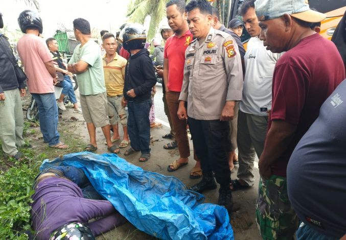 Heboh! Warga Pekanbaru Temukan Mayat Pria Menggunakan Helm Tanpa Identitas di Pinggir Jalan