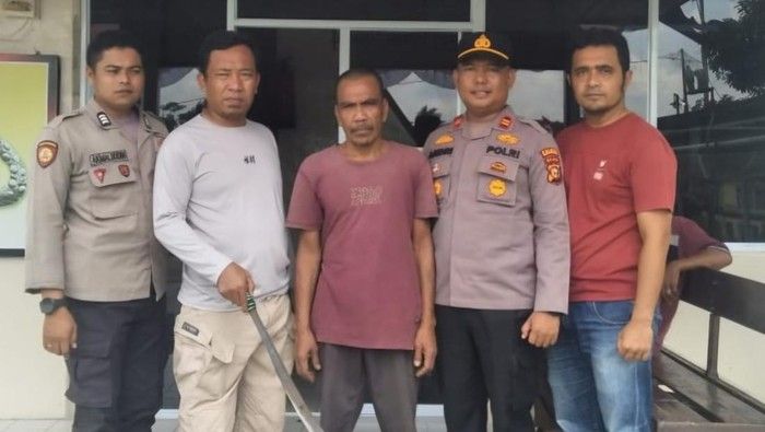 Pria di Indragiri Hilir Tebas Leher Tetangga hingga Tewas