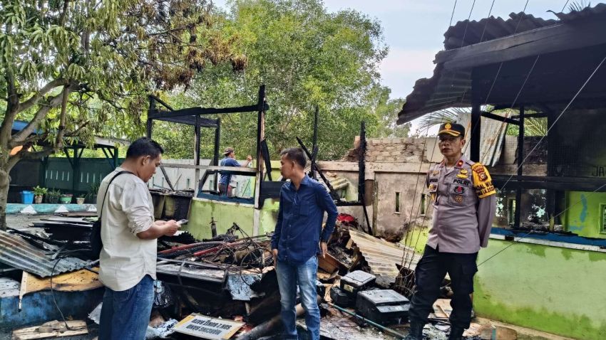 Kantin SD 2 Bukit Batu, Bengkalis Dilalap Sijago Merah