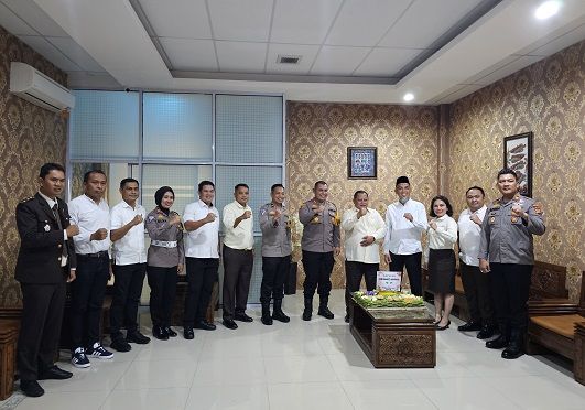 Walikota dan Kapolres Beri Kejutan di Hari Adhyaksa Kajari Dumai