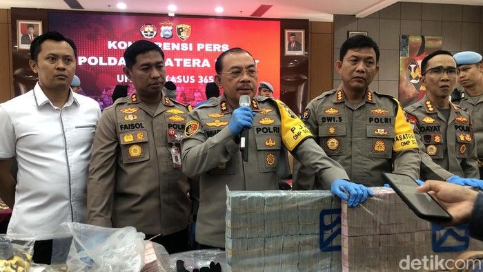 2 Polisi Sumbar Rampok Mobil Pembawa Uang ATM