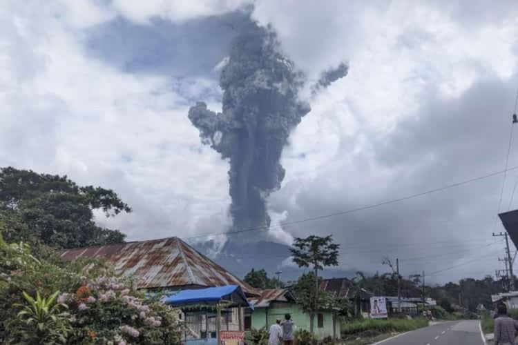 Gunung Marapi Sumbar Kembali Erupsi,m Status Masih Waspada