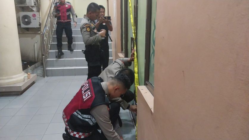 Ditreskrimsus Geledah DPRD Riau hingga Malam, Satu Ruangan Disegel