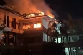 Markas Polda Gorontalo Terbakar, Kobaran Api Membubung Tinggi
