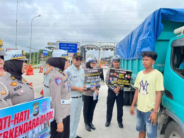 Ditlantas Polda Riau Kampanye Keselamatan dan Pilkada Damai di Tol Permai