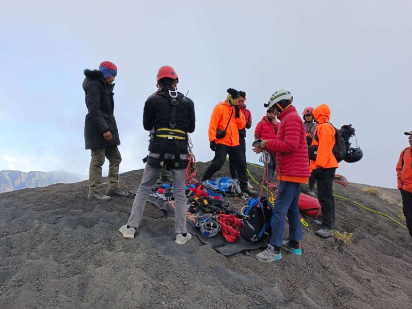 Pendaki yang Hilang di Gunung Rinjani Terjatuh di Kedalaman 300 Meter Kondisi Meninggal