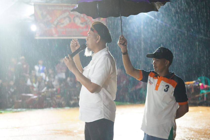 Dibawah Guyuran Hujan, Pendukung Paisal-Sugiyarto Beri Signal Paslon Ini Menang