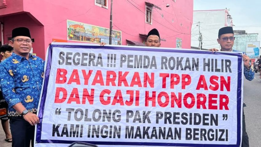 Pertama di Riau,  ASN, PPPK, dan Tenaga Honorer Pemkab Rohil Gelar Unjuk Rasa Tuntut Pembayaran Gaji