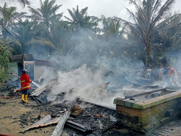 Dua Toko Kelontong di Pujud Terbakar Kerugian Capai Juta Rupiah