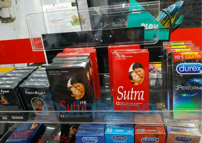 Jelang Malam Pergantian Tahun 2025, Penjualan Kondom di Dumai Meningkat