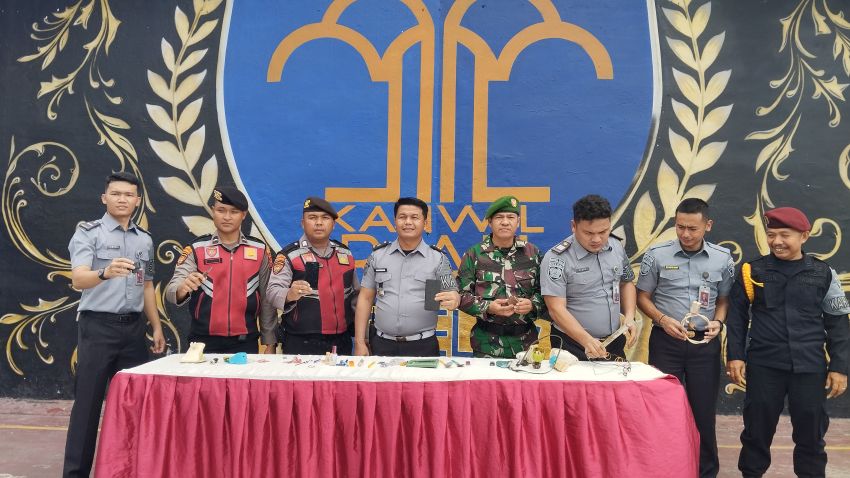 Razia Blok Hunian, Petugas Rutan dan APH Amankan Handphone, Langsung Dimusnahkan