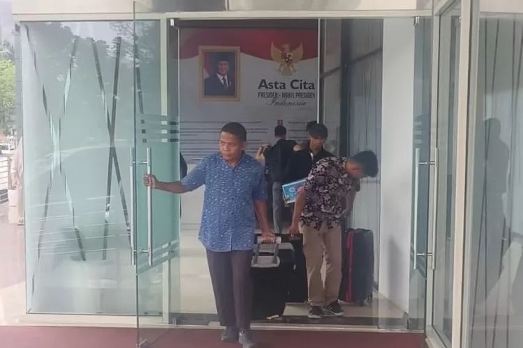 KPK Geledah Kantor PBJ Riau cari Dokumen Lelang Terkait Pembangunan Fly Over