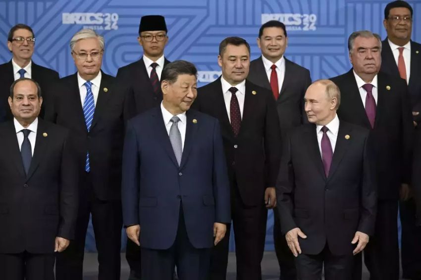 Trump Ancam negara Tergabung BRICS tak Ciptakan Mata Uang Baru