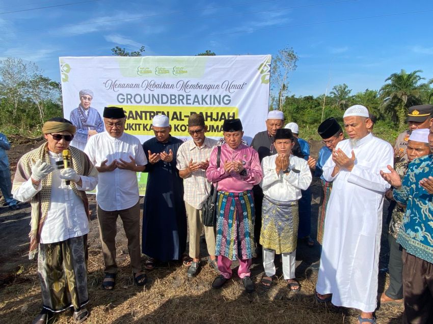 Buya Yahya dan Walikota Dumai Mulai Pembangunan Ponpes Tafaqquh Al Bahjah Bukit Kapur