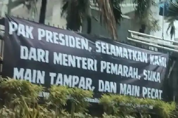 Dinilai Arogan,  Pegawai Kemendikti Saintek Demo Menteri Satryo Soemantri Brodjonegoro