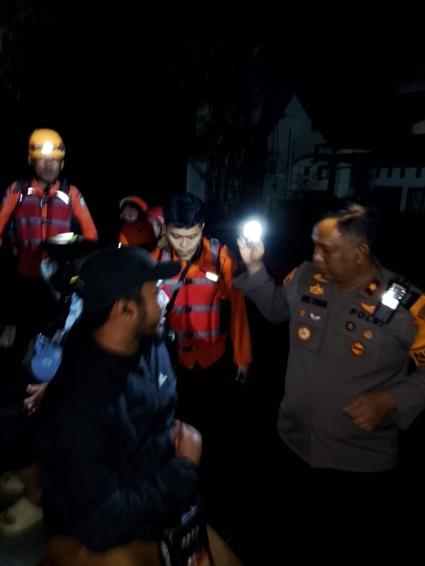 Polri Gerak Cepat Evakuasi Korban Banjir di Empat Kelurahan Kota Makassar