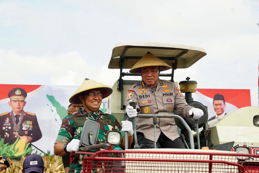 Irwasum Polri Pimpin Panen Jagung Serentak di Madiun, Wujudkan Astacita