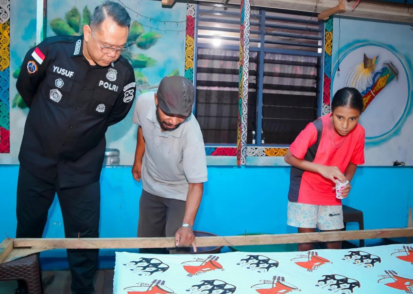 Kasatgas Humas Ops Damai Cartenz-2025: Batik Papua Identitas Budaya Harus Dijaga