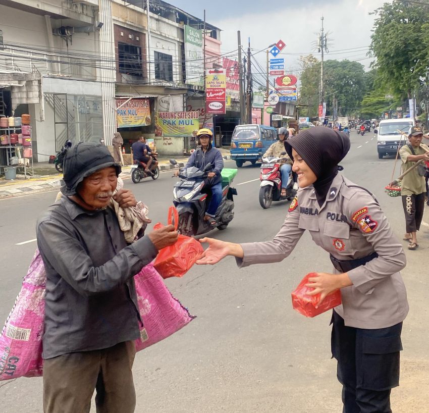 Dit Samapta Polda Sumut dan Korsabhara Berbagi Takjil di Bulan Ramadhan, Wujud Kepedulian Polri kepada Masyarakat