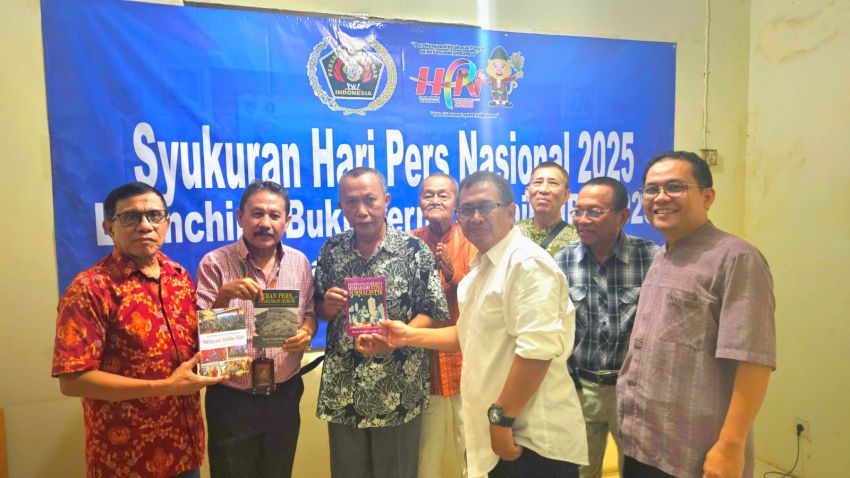 Keakraban Warnai Acara Buka Puasa PWI dan Peluncuran Buku Pernak Pernik HPN 2025