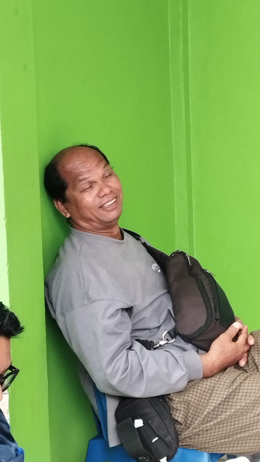 Bukan Hanya Jago Jurnalistik, Effendi Lihai Taklukan Ular