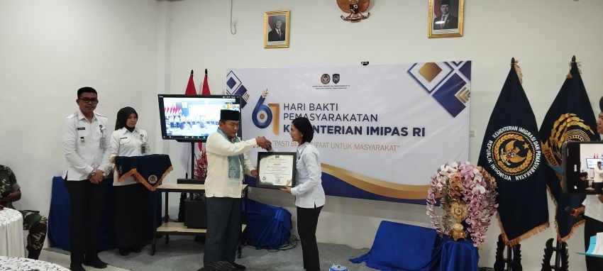 Gagalkan Penyelundupan Handphone Petugas Rutan Dumai Menerima Penghargaan