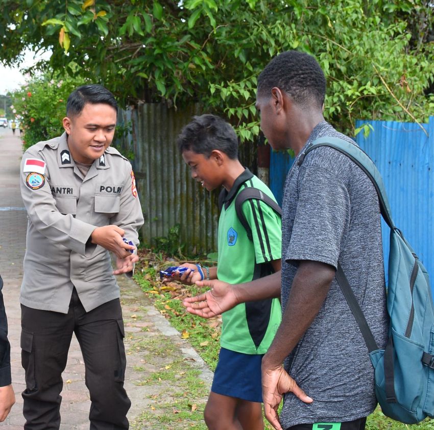 “Satgas Damai Cartenz Tanamkan Nilai Positif pada Pelajar Mimika Lewat Sentuhan Humanis”