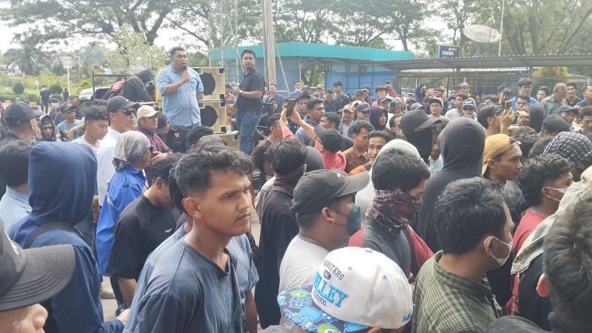 Massa Desak Simon GM Wilmar Hengkang dari Dumai