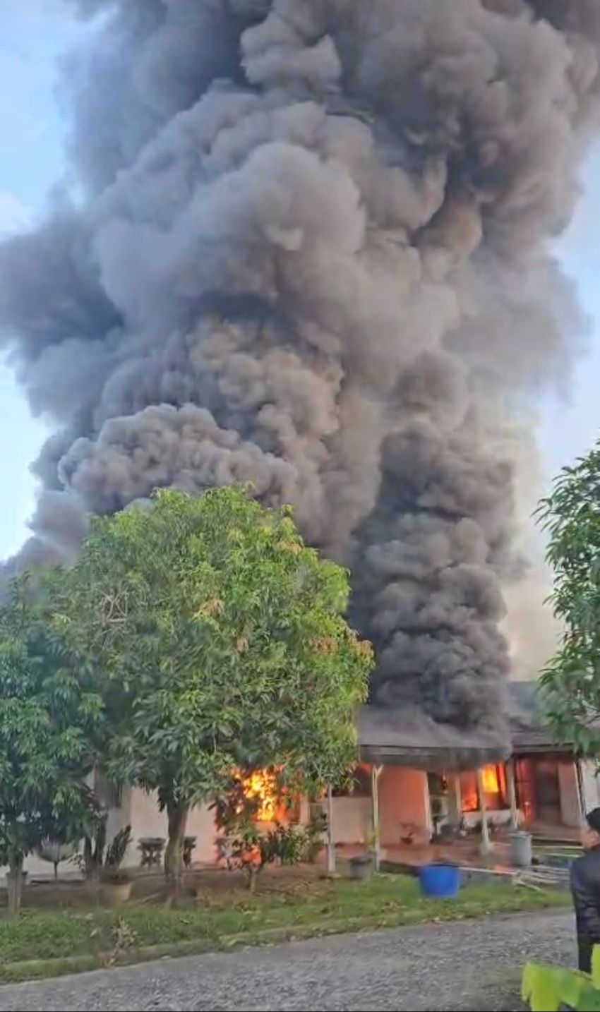 Ditinggal Berliburan, Rumah Dinas Karyawan Pertamina Bukit Datuk Terbakar
