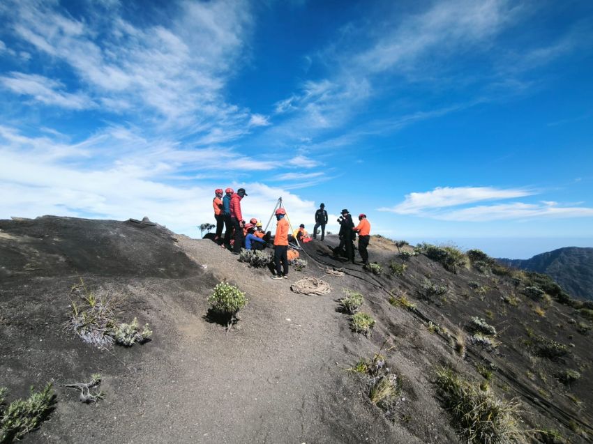 Terjebak di Tebing Rinjani, Evakuasi Pendaki Brasil Terkendala Kabut Tebal