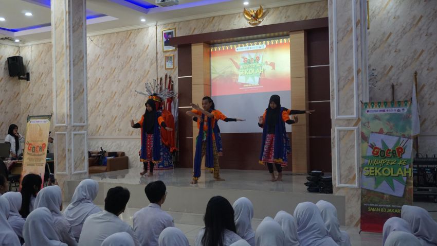 Mahasiswa LSPR Perkenalkan Kekayaan Budaya Betawi Kepada Generasi Muda Melalui Kunjungan ke Sekolah