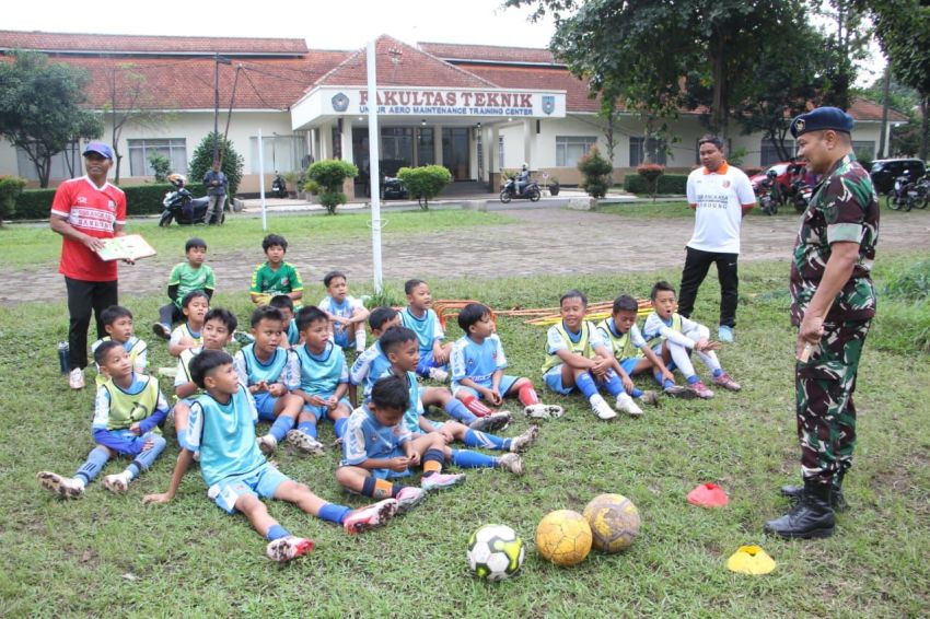 Danlanud Husein Sastranegara Sampaikan Motivasi kepada Siswa SSB Angkasa