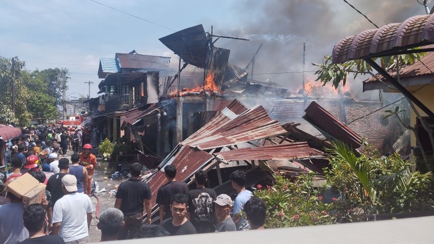 Rumah Bu Inong Jalan Linggasari dan Empat Tetangga Ludes Terbakar
